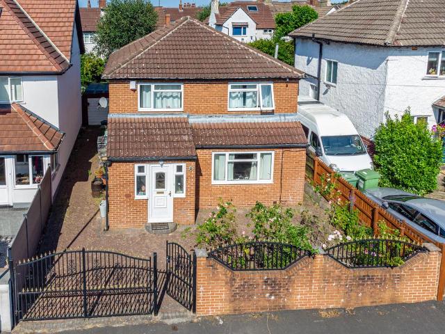 House for sale in Roundhay, West Yorkshire