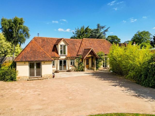 House for sale in Dinton, Buckinghamshire