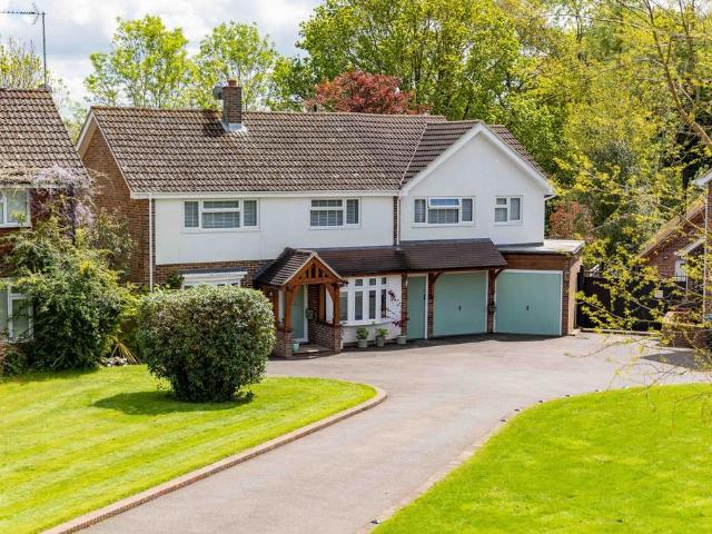 House for sale in Perryfields, West Sussex