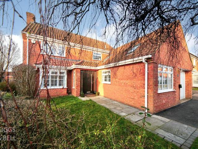 House for sale in Warden Hill, Luton