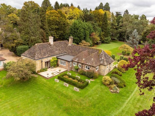 House for sale in Hillview, Surrey