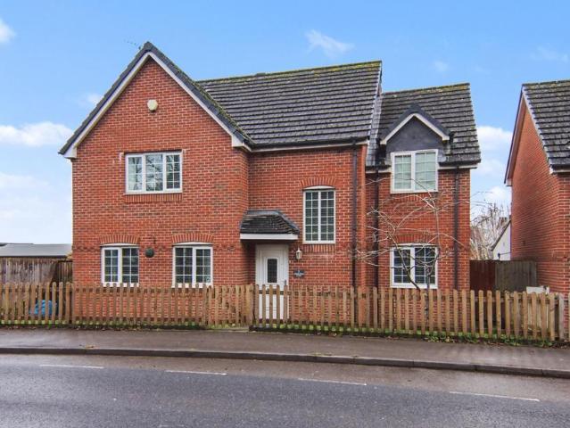 House for sale in Green Close, Warwickshire