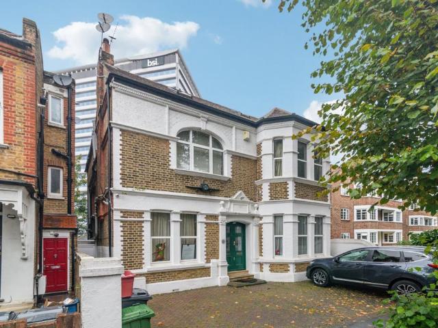 House for sale in London Borough of Hounslow, Strand