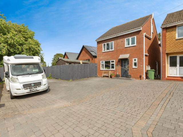 House for sale in Barrs Court, Cadbury Heath