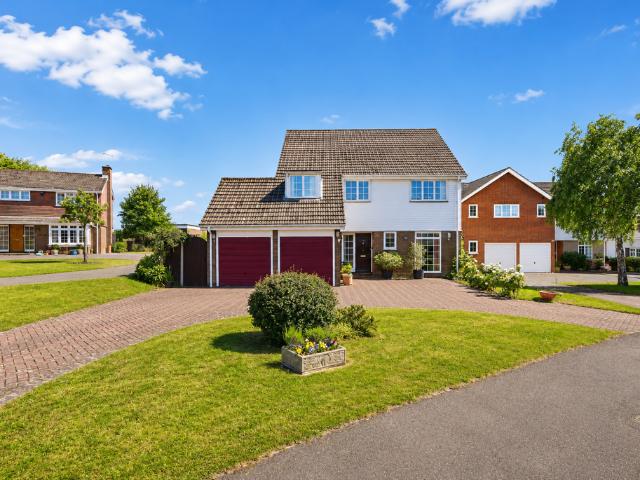 House for sale in Holywell, Studham