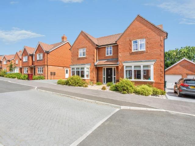House for sale in Chichester, Littlecote