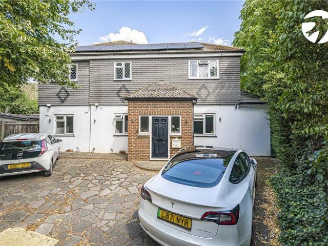 House for sale in The Butts, Kent