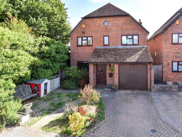 House for sale in Hale Street, Tonbridge and Malling