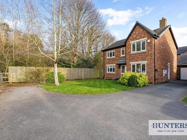 House for sale in Tranmere Park, Guiseley