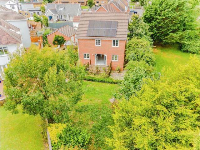 House for sale in Cefn Glas, Wales