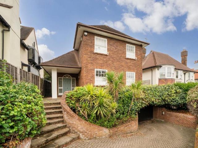 House for sale in London Borough of Redbridge, Greater London