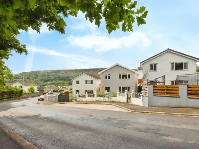 House for sale in Robertstown, Trecynon