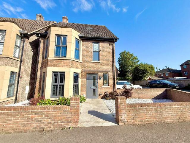 House for sale in Dunstable, Bedfordshire