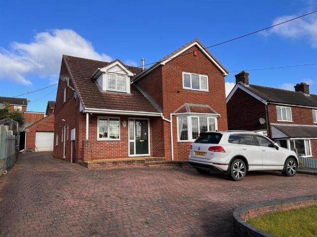 House for sale in Kingsley Moor, Staffordshire