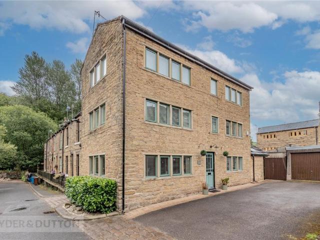 House for sale in Saddleworth, Pendock