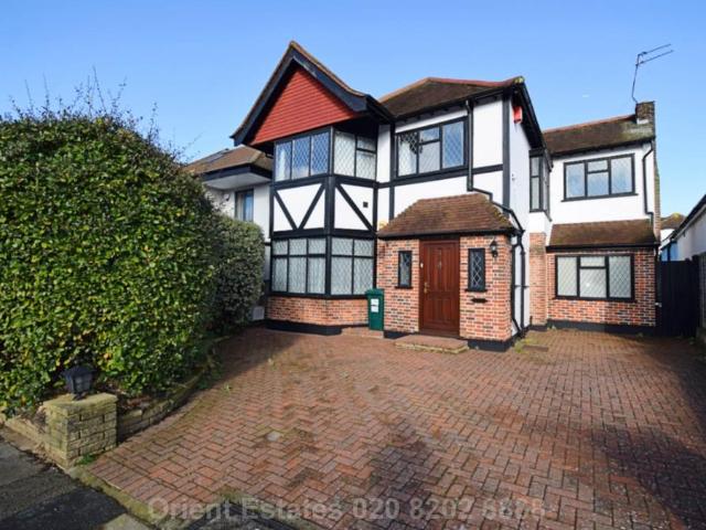 House for sale in Hendon Central, The Hyde
