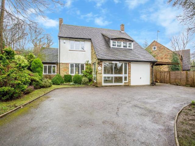 House for sale in London Borough of Croydon, Selsdon