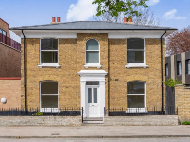 House for sale in London Borough of Lewisham, New Cross