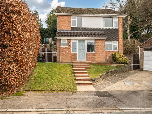 House for sale in Wash Common, Enborne