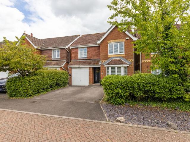 House for sale in Littlecote, West Sussex