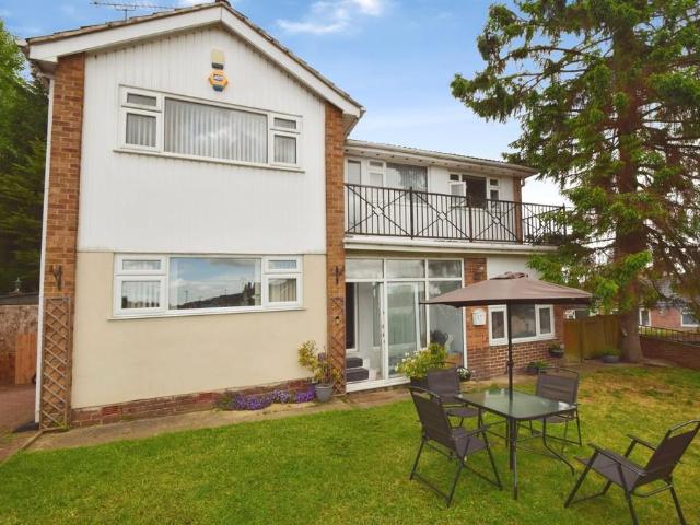 House for sale in Frizinghall, West Yorkshire