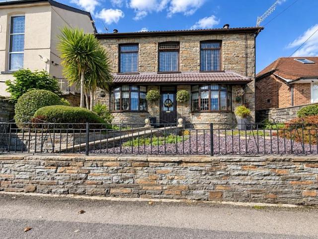 House for sale in Tonyrefail, Coedely