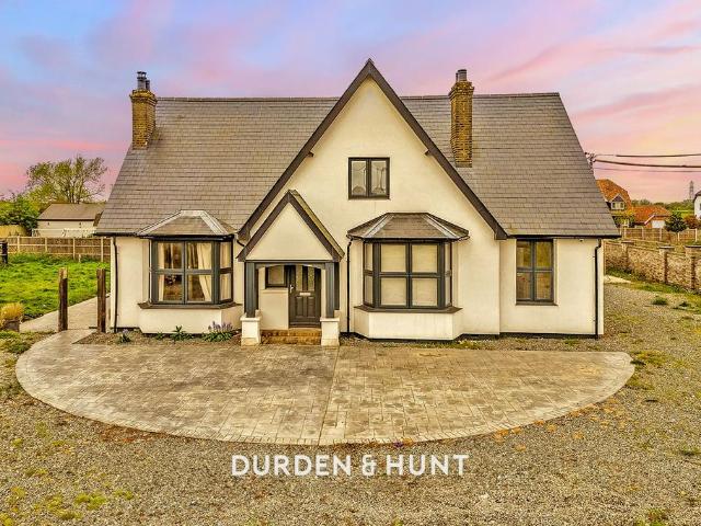 House for sale in Stanford-le-hope, Essex