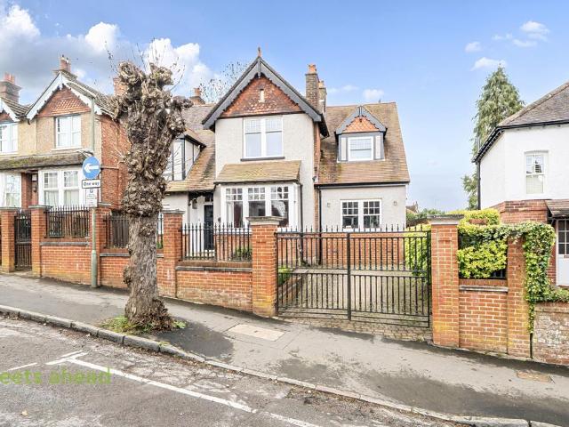 House for sale in Hillview, Surrey