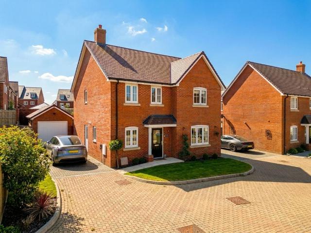 House for sale in Steeple Claydon, Buckinghamshire