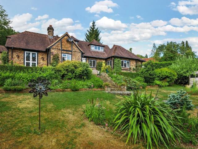 House for sale in Caterham Valley, Hillview