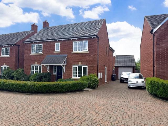House for sale in Froggatt, East Midlands