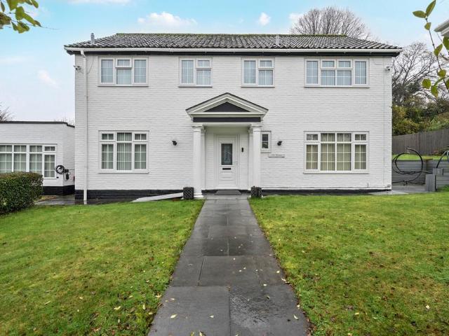 House for sale in Horsham, West Sussex