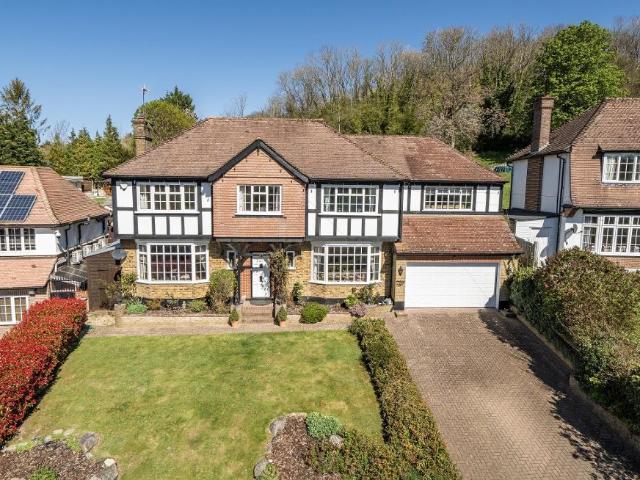 House for sale in London Borough of Croydon, Forestdale