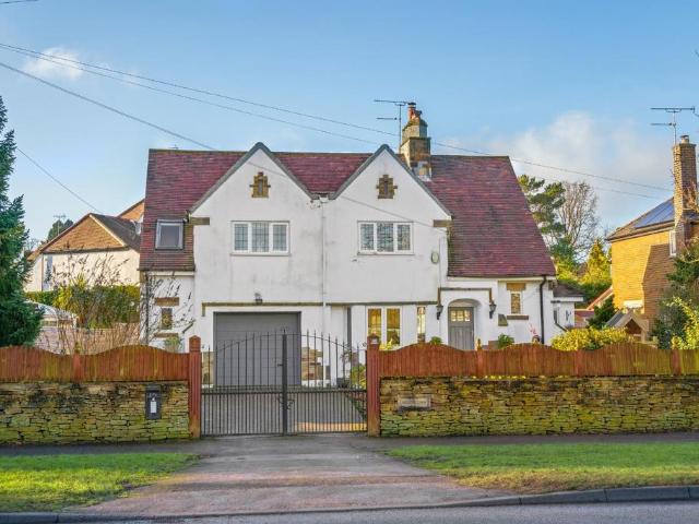 House for sale in Tranmere Park, Guiseley