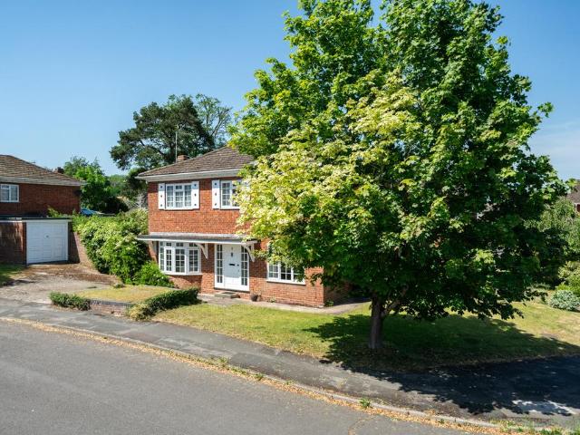 House for sale in Stone with Bishopstone and Hartwell, Stone