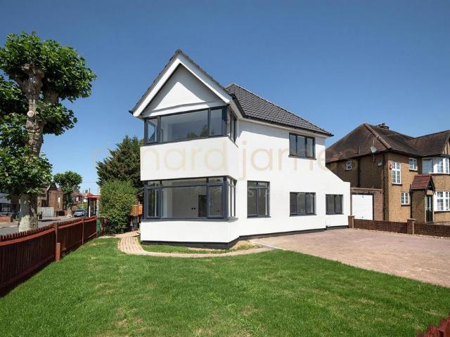 House for sale in Mill Hill, Greater London