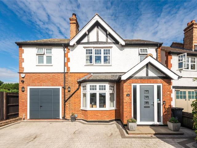 House for sale in Bearton, King's Walden