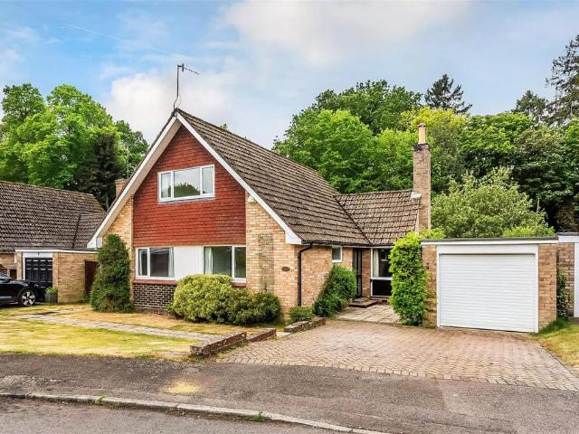 House for sale in Hillview, Surrey