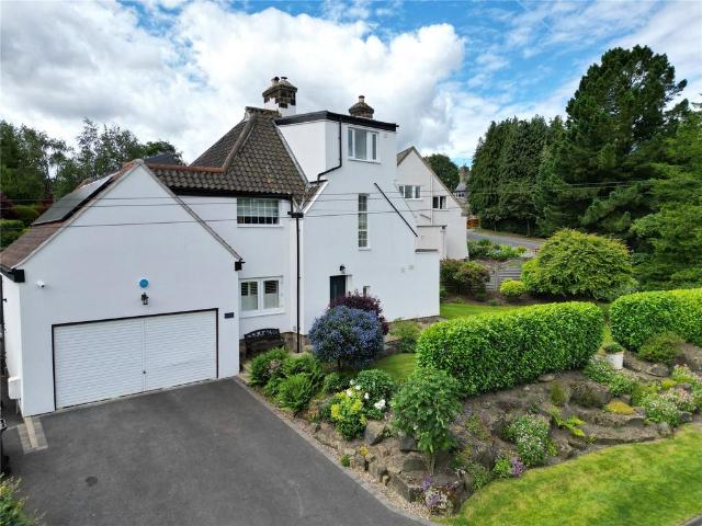 House for sale in Tranmere Park, West Yorkshire