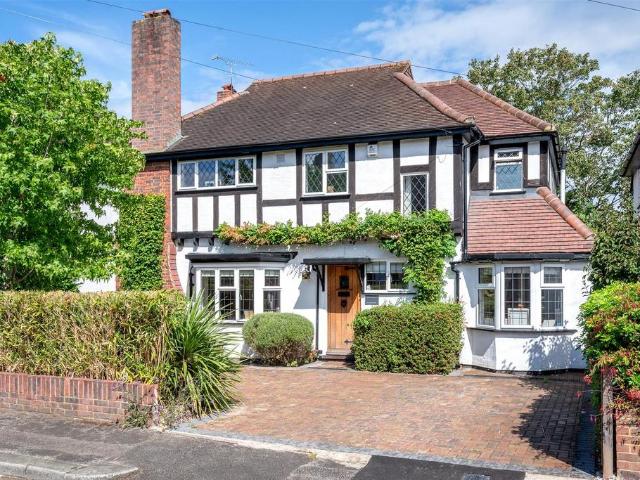 House for sale in Woodcote, Epsom
