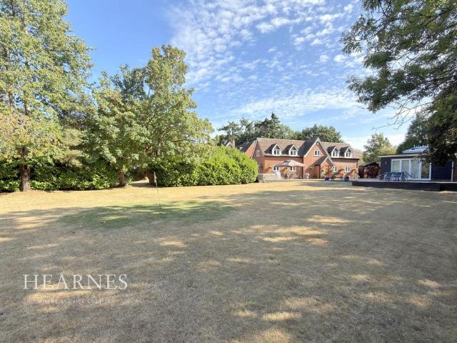 House for sale in Holdenhurst, Bournemouth