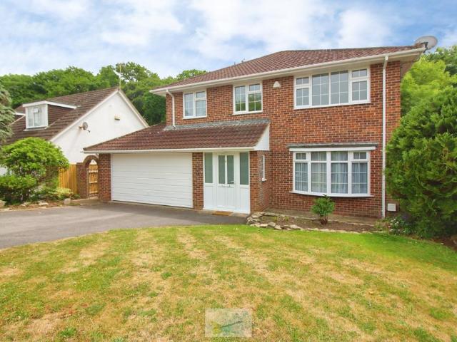House for sale in Highcliffe