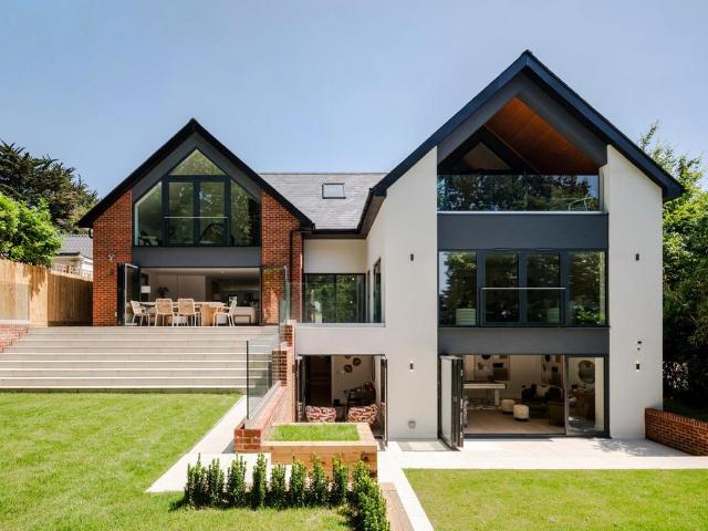 House for sale in Little Stanmore, Greater London