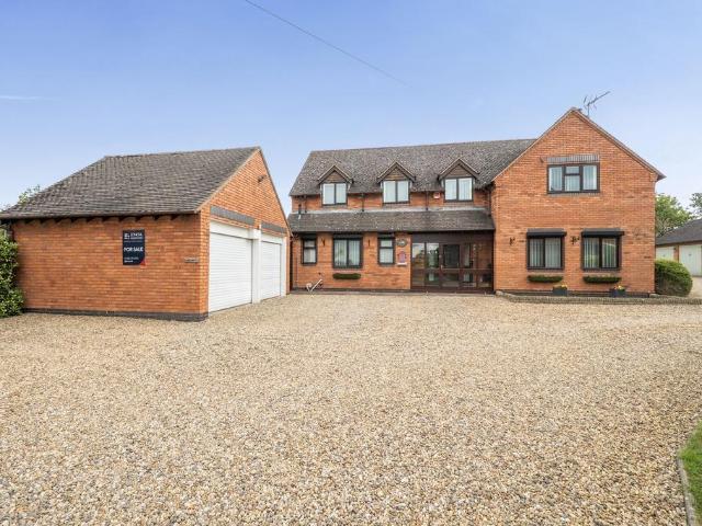 House for sale in Crookhill, Worcestershire