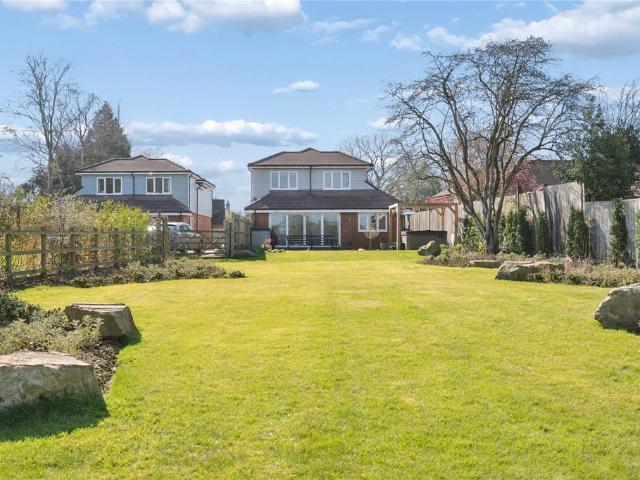 House for sale in Ashley Green, Whelpley Hill