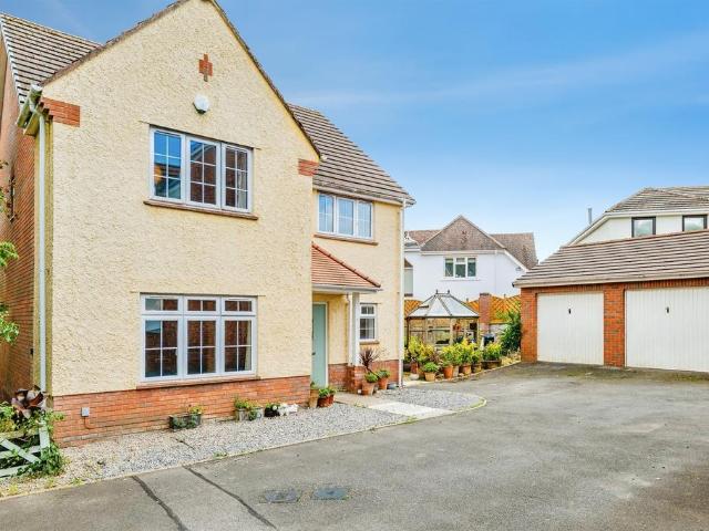 House for sale in Bridgend, Cefn Glas
