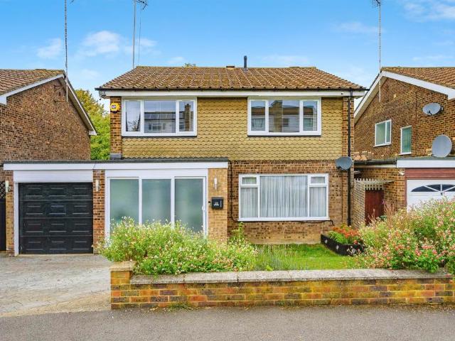 House for sale in Grovehill, Pouchen End