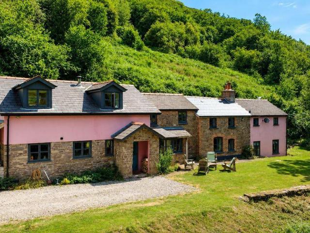 House for sale in Crucorney, Wales