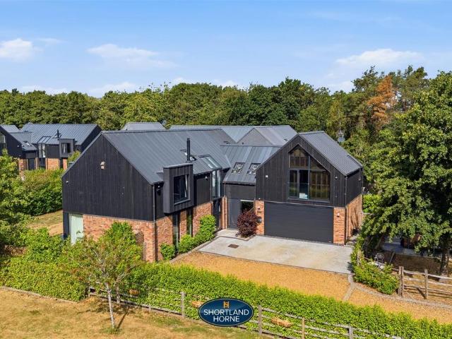 House for sale in Overslade, New Bilton