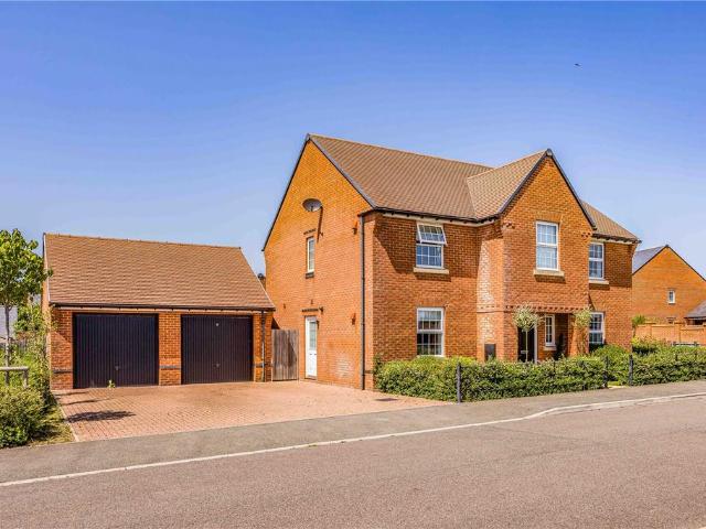 House for sale in Littlecote, West Sussex